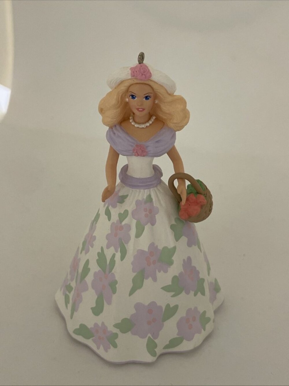 1995 Collectors Hallmark Keepsake Christmas Ornament Springtime Barbie - Picture 2 of 7